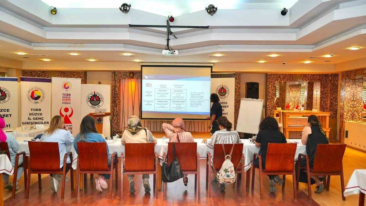 Kadın girişimcilerin stratejik becerilerini güçlendirecek altı aylık program
