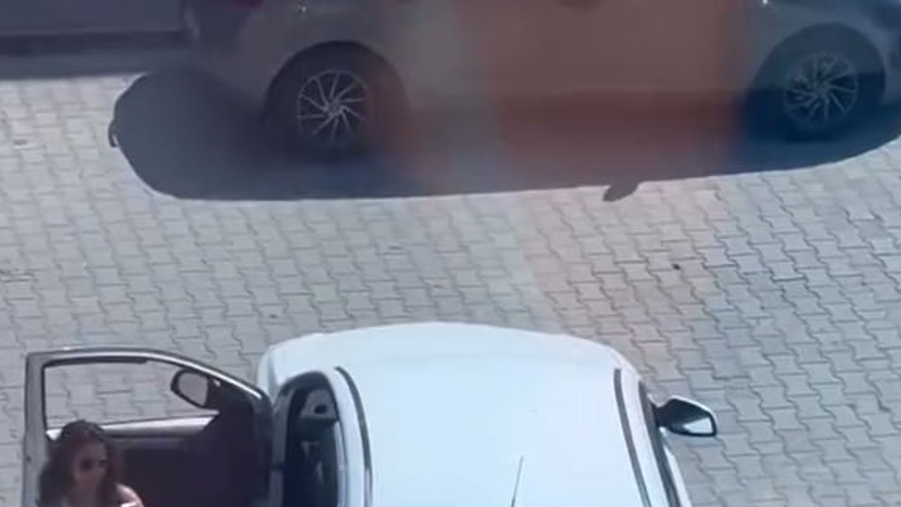 Kafenin önündeki sandalye tartışması trafikte gerilime dönüştü