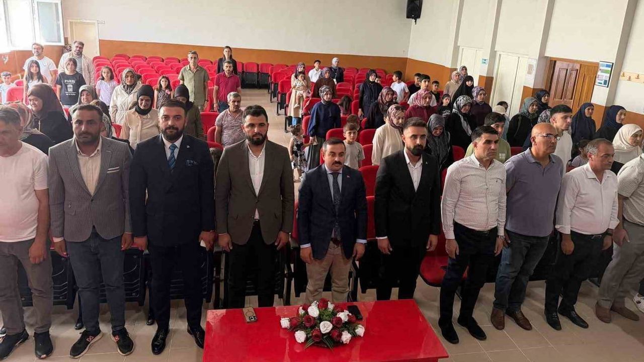 Kağızman'da gençlik inisiyatifi sahne aldı: TÜGVA yıl sonu programı coşkuyla tamamlandı