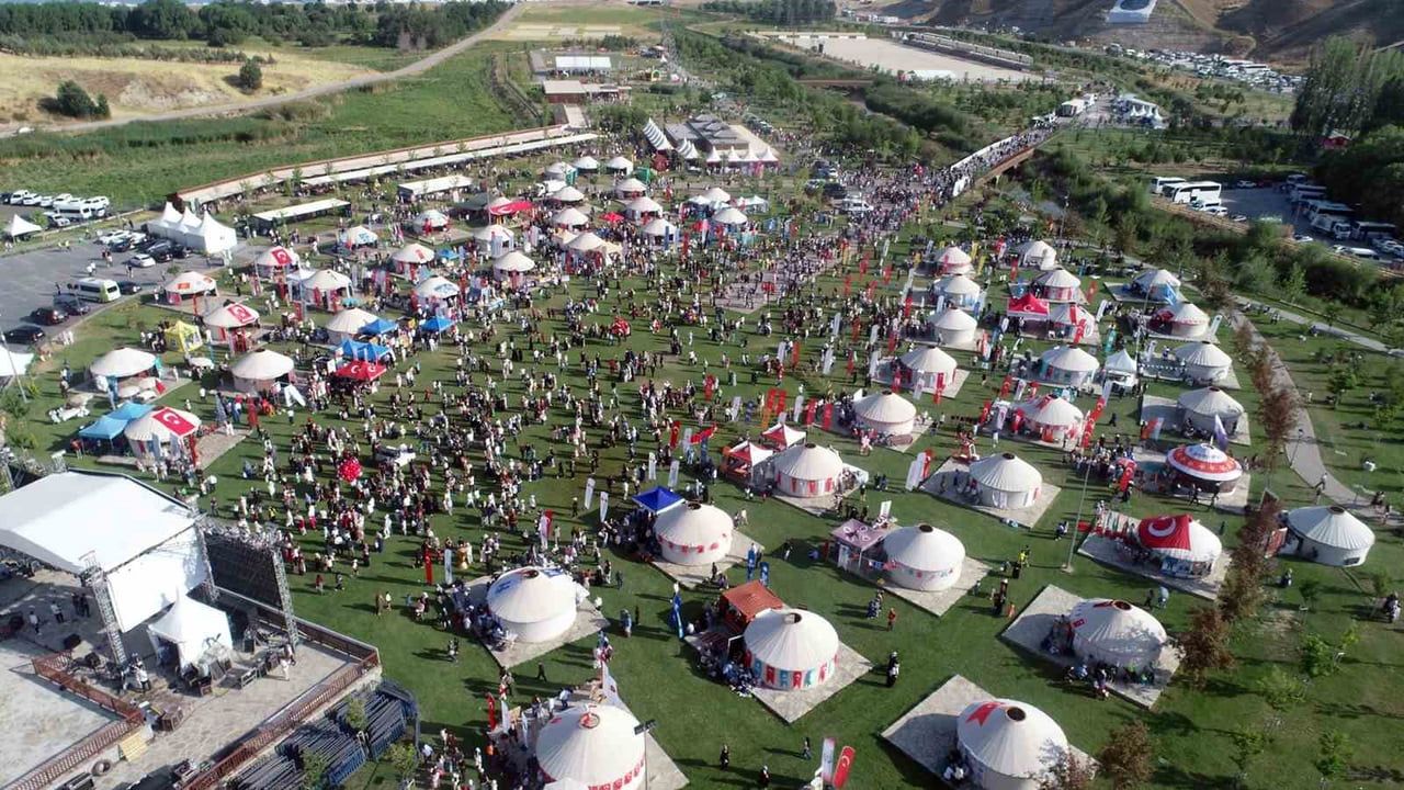 Kahramanmaraş'ın kültür mirası Ahlat otağında dünyaya açıldı