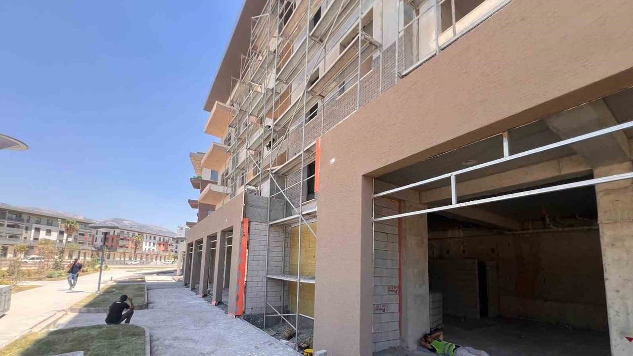 Kahramanmaraş'ta bunaltan sıcaklar: termometreler 42 dereceyi gösteriyor