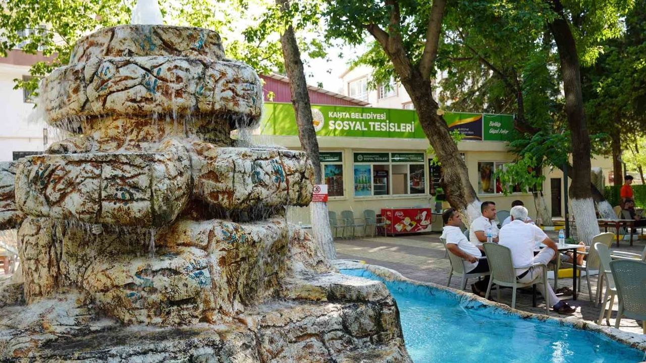 Kahta'da parklara yeni soluk: belediye çay bahçesi yenilendi