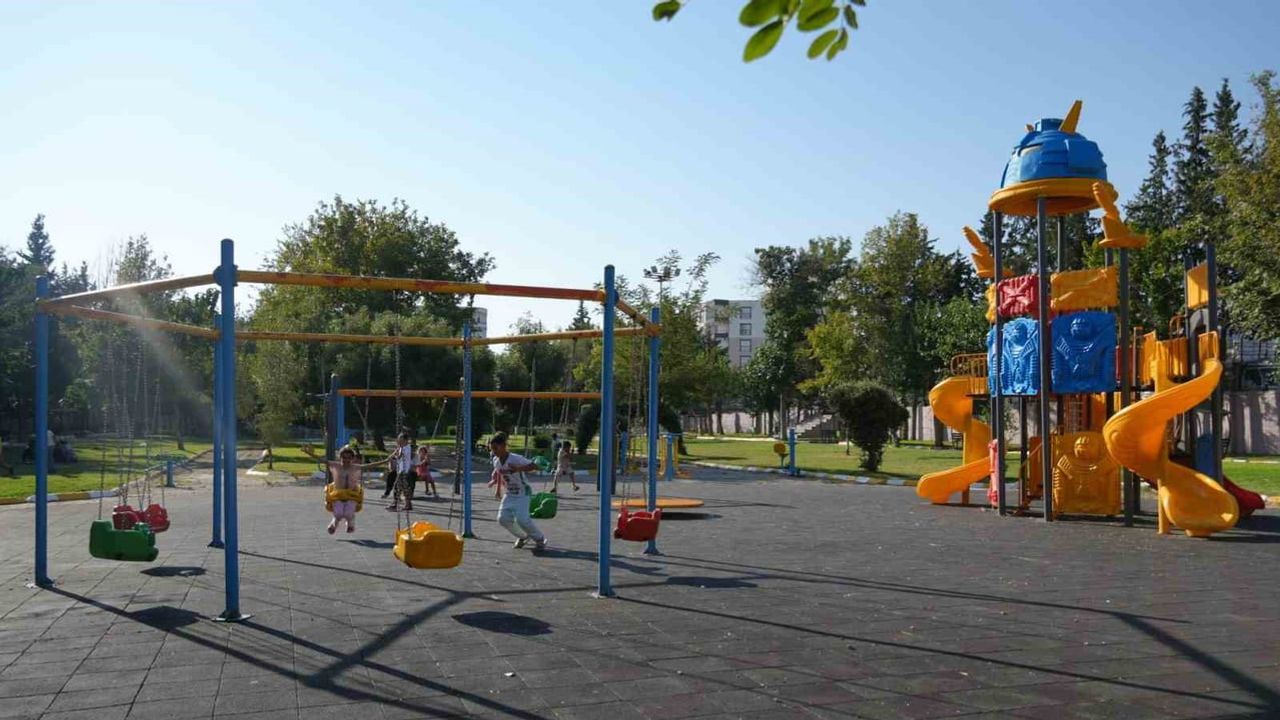 Kahta'nın parklarına yeni soluk: Fatih Parkı sosyal tesisi açıldı