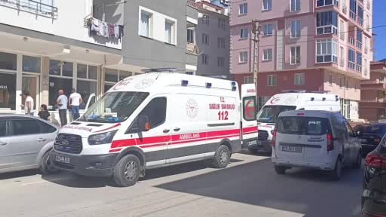 Kahvehanede tartışma bıçaklı kavgaya dönüştü, bir kişi hayatını kaybetti
