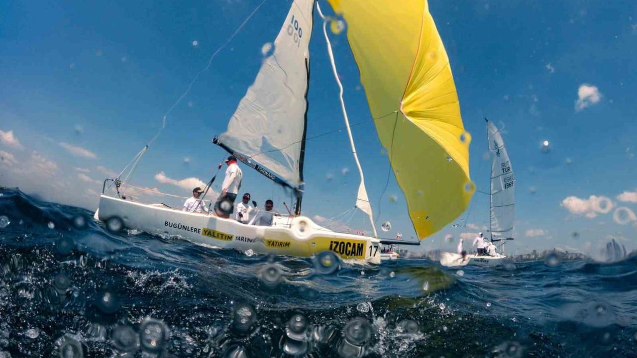 kalamış'ta başladı: tayk‑eker olympos regatta'nın j70 klasmanında team nautique yachting önde
