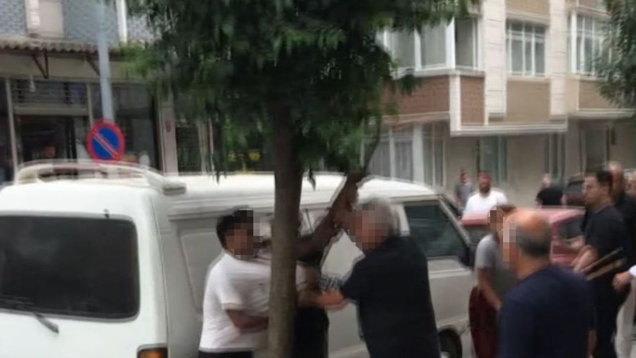 Kaldırımda çamaşır makinesini koruyan esnaf taşlı ve demir sopalı saldırıda yaralandı