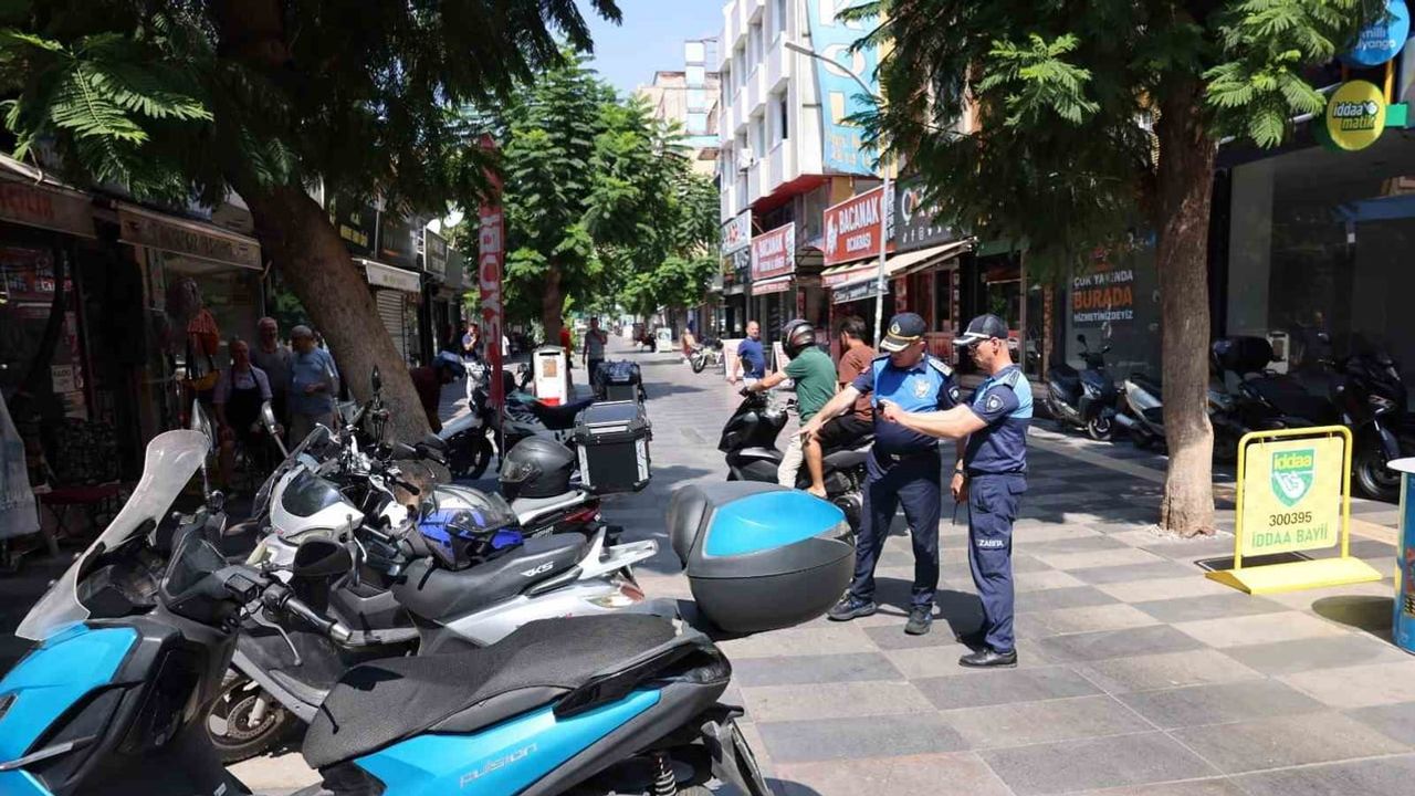 Kaldırımda yürümek herkesin hakkı: Akdeniz zabıtası işgalleri denetledi