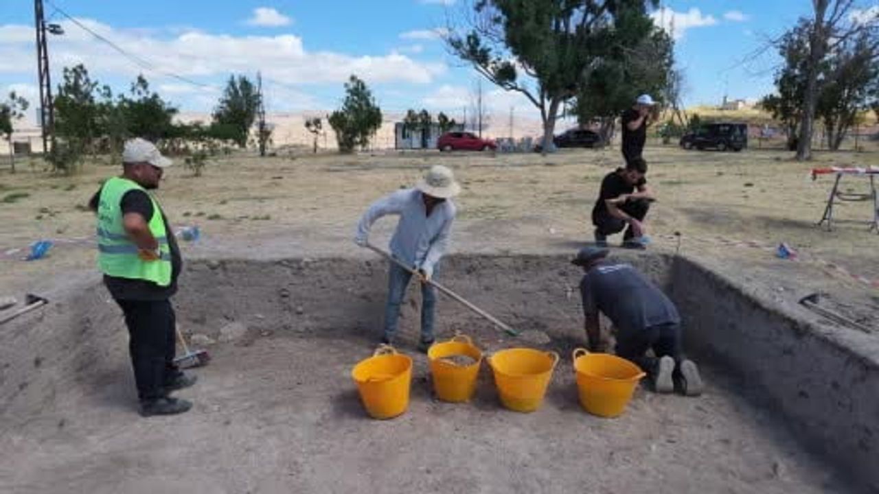 Kale Höyük'te 5 bin yıllık yaşam izleri gün yüzüne çıkıyor