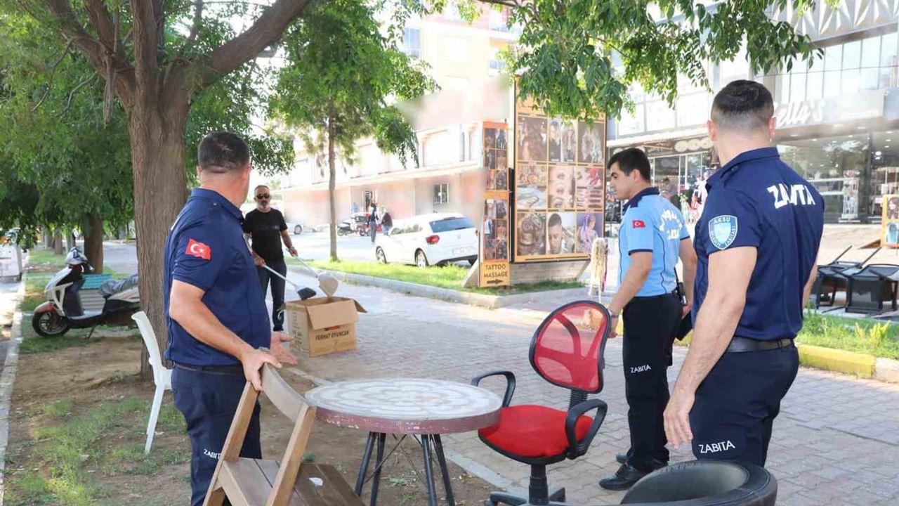 Kamusal alan denetimi: Aksu zabıta ekipleri kaldırım işgallerine müdahale etti