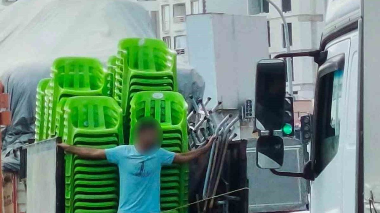 Kamyonet kasasında tehlikeli yolculuk Adıyaman'da tepki çekti