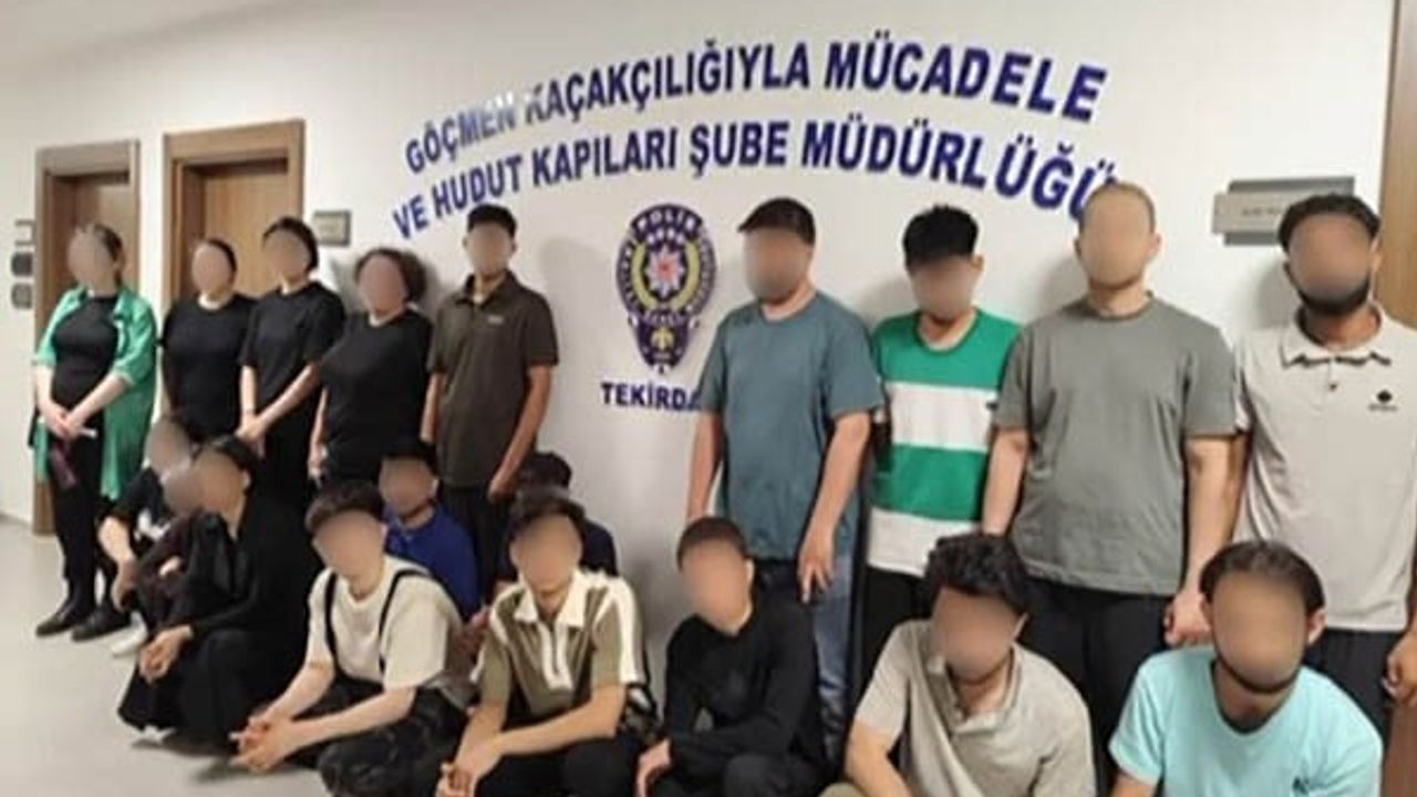 Kamyonette fark edilen yolculuk: 19 düzensiz göçmen yakalandı, sürücü tutuklandı