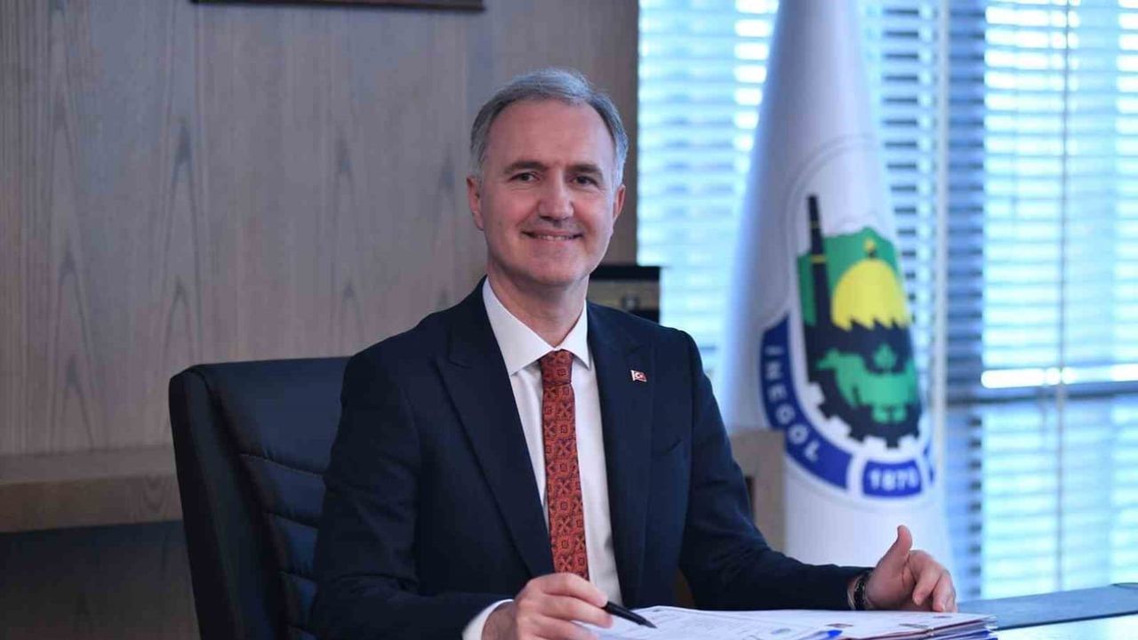 Kandil gecesinde İnegöl'de camide helva ikramı