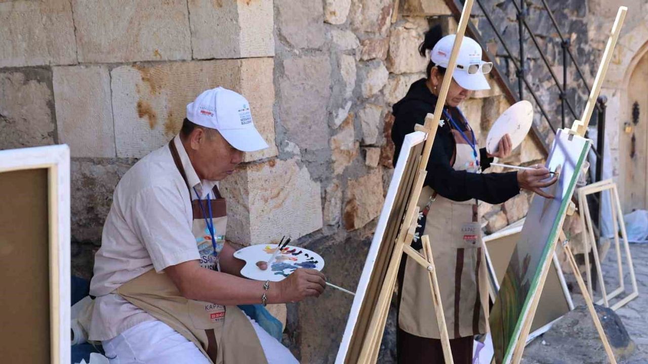 kapadokya’nın tuvali: türk dünyasından ressamlar nevşehir kalesi’nde buluştu