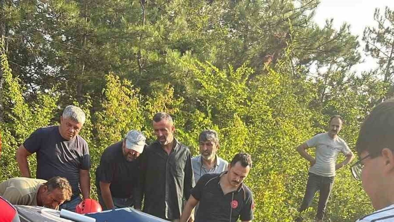 Kaptaş'ta servis ile otomobil çarpıştı: 1'i ağır 4 yaralı