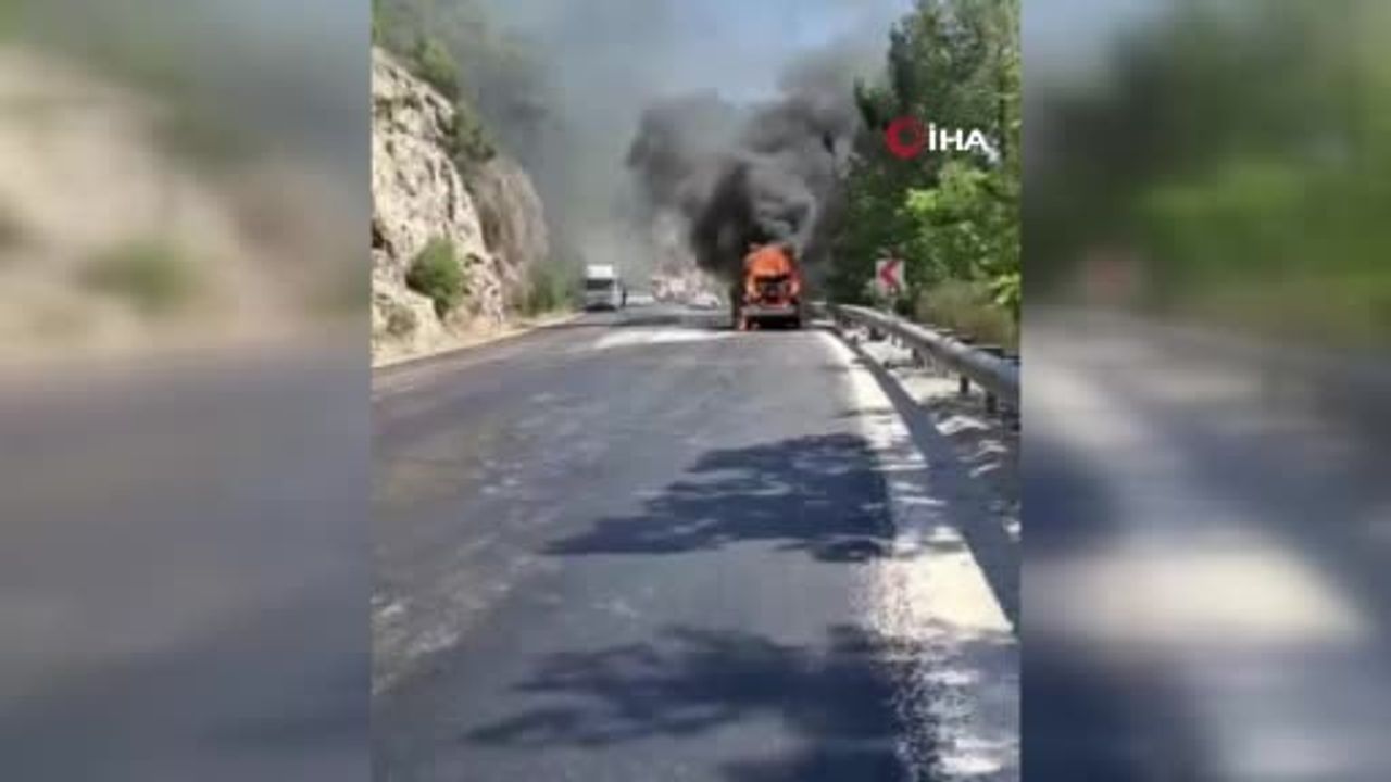 Karabel yayla yolunda seyir halindeki araç çıkan yangınla trafiği kilitledi