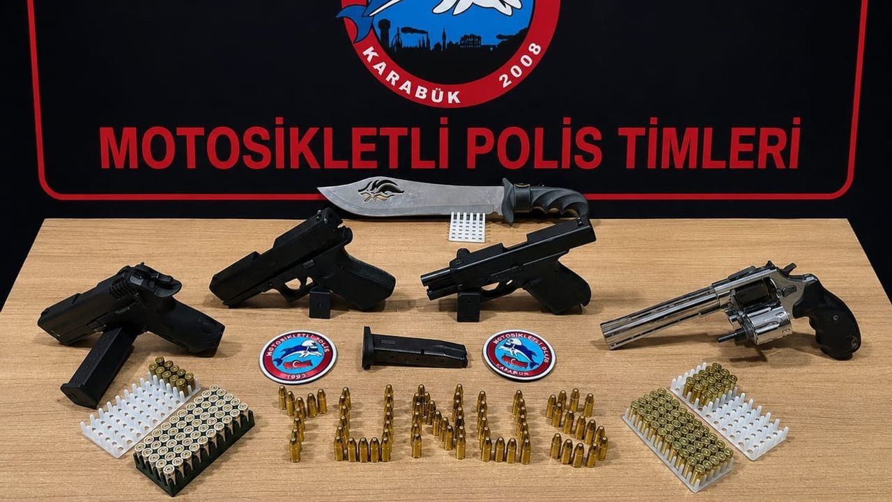 Karabük'te durdurulan araçtan çok sayıda silah ve mühimmat ele geçirildi