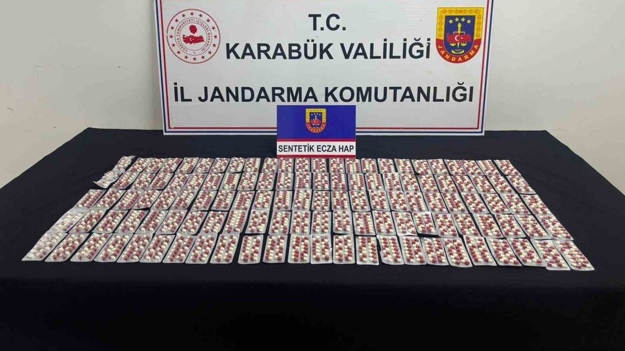 Karabük'te koordineli baskınlarda bin 901 sentetik ecza ve uyuşturucu delilleri bulundu