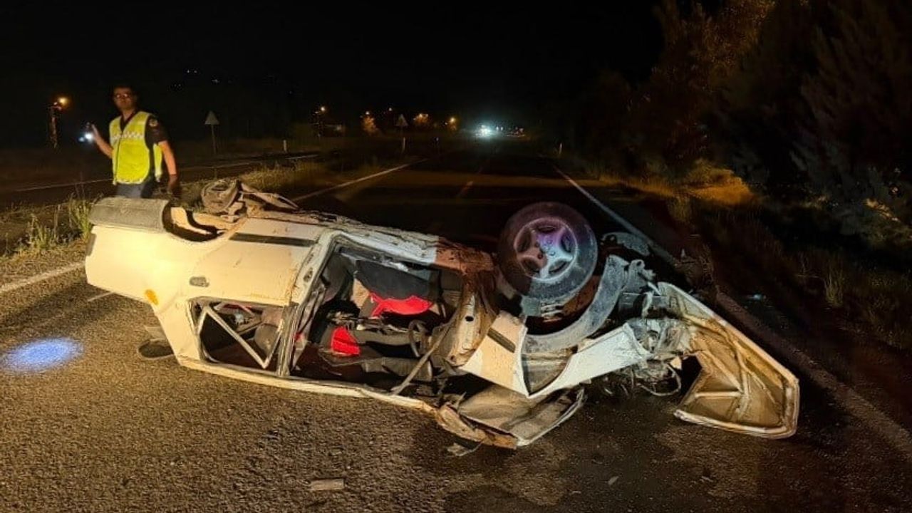 Karabük'te refüje çarpan otomobil takla attı, sürücünün hayati tehlikesi var