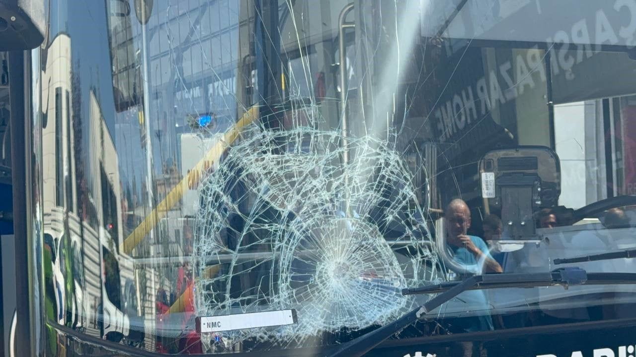Karabük’te yaya geçidinde kaza: belediye otobüsü bir kişiye çarptı