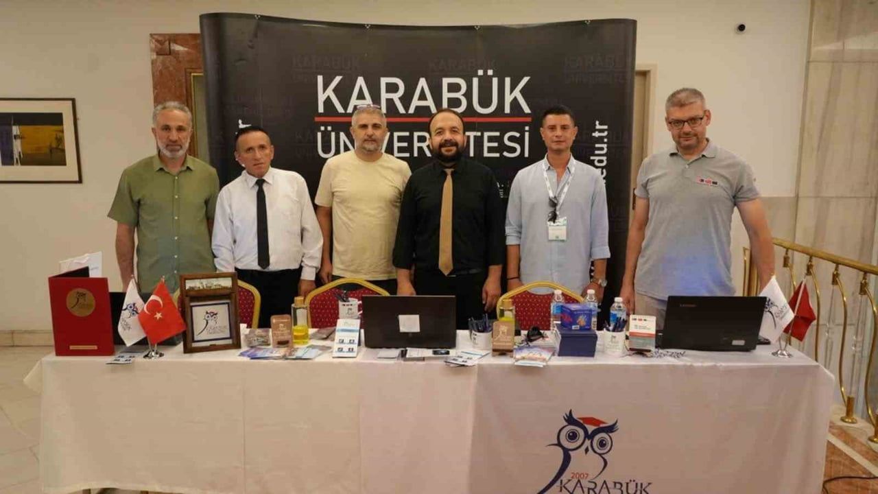 Karabük Üniversitesi İzmir'de adaylara tercih ve kariyer rehberliği sundu