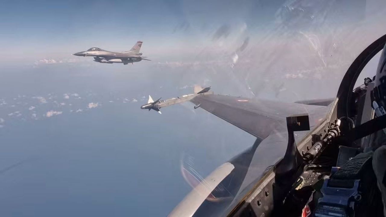 Karadeniz semalarında Merzifon'dan kalkan F-16'ların eğitimi
