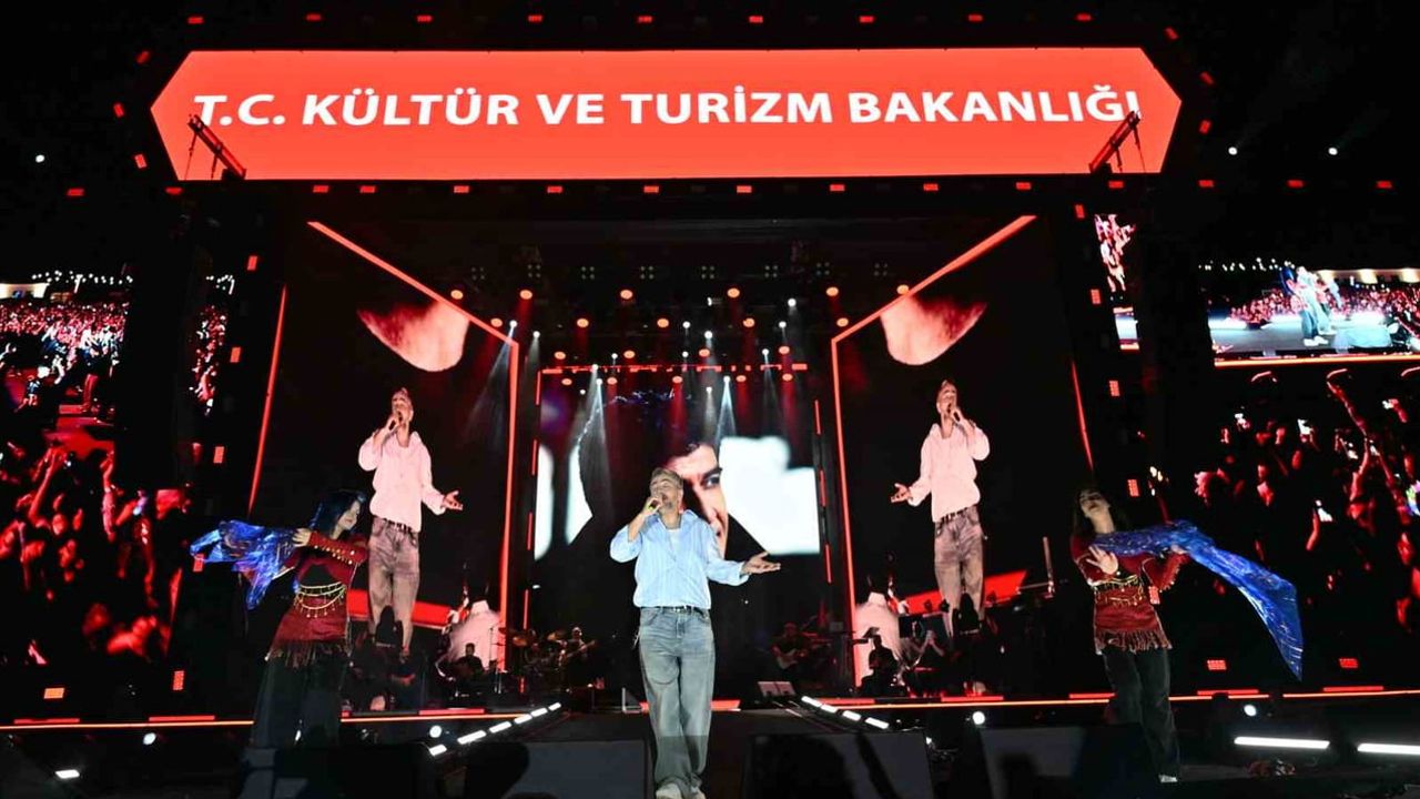 Karadeniz tınıları Erzurum sahnesinde Resul Dindar'la canlandı