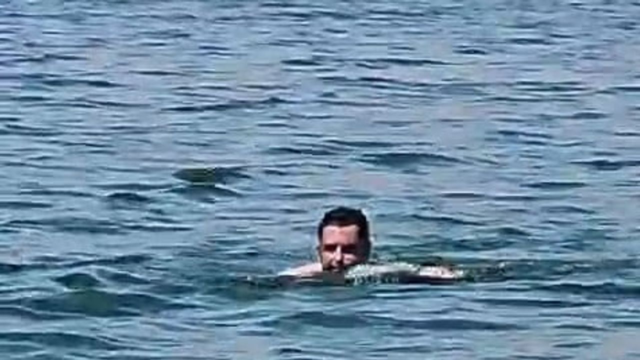 Karakaya'da 3 bin 300 metrelik zorlu kulaç: Elazığ'dan Malatya'ya paletsiz geçiş
