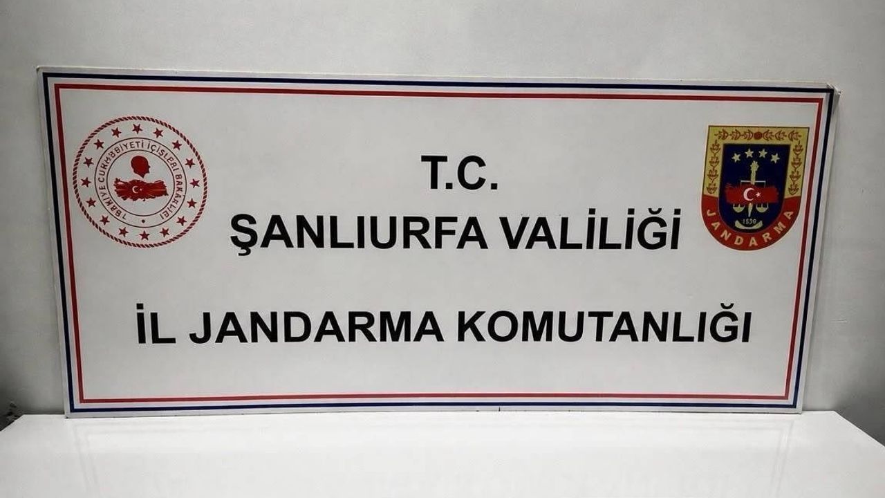 Karaköprü'de sokak satıcılarına operasyon: esrar ve metamfetamin ele geçirildi
