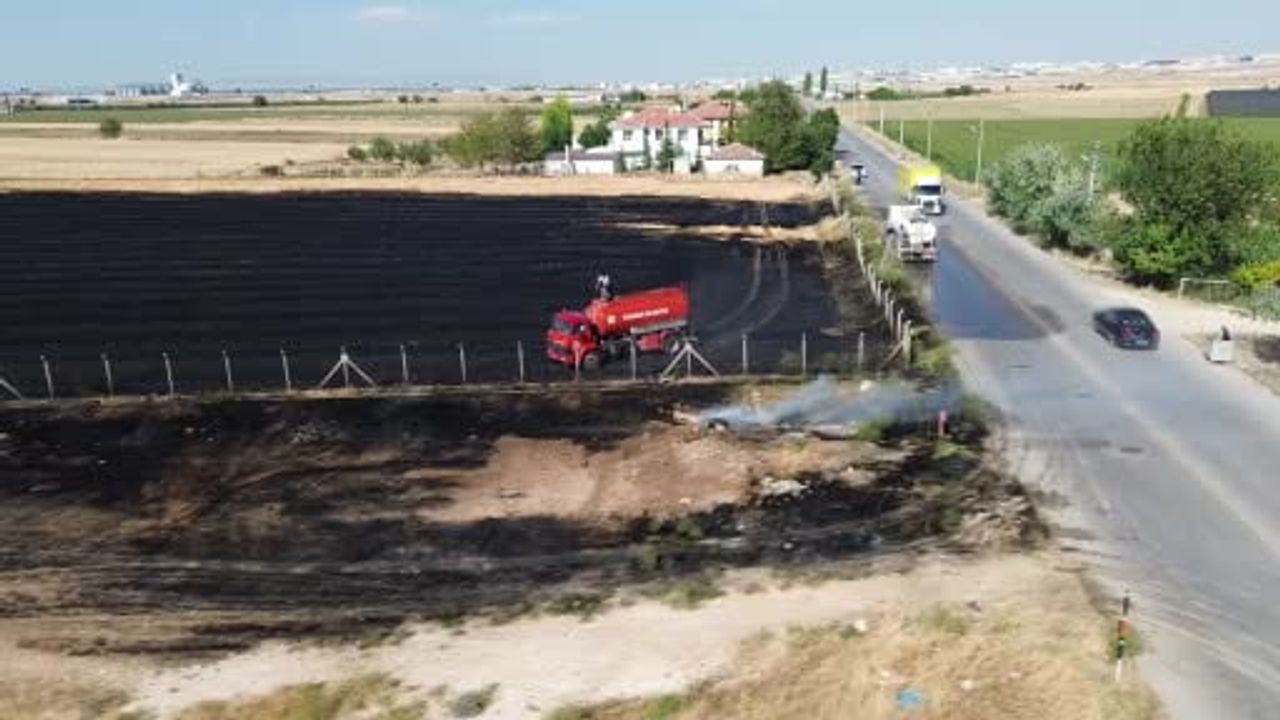 Karaman'da anıza sıçrayan otluk yangını evlere ulaşmadan kontrol altına alındı