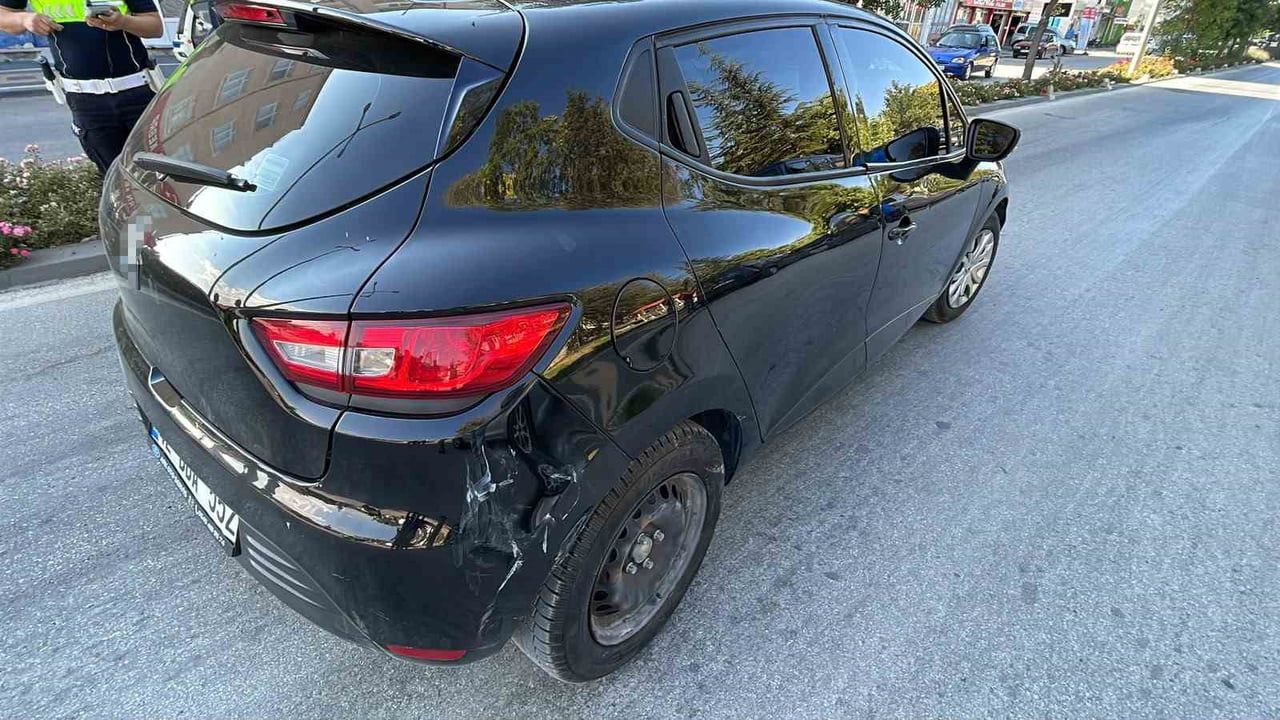 Karaman’da Fevzi Paşa Caddesi'nde çarpışma: motosiklet sürücüsü hastaneye kaldırıldı