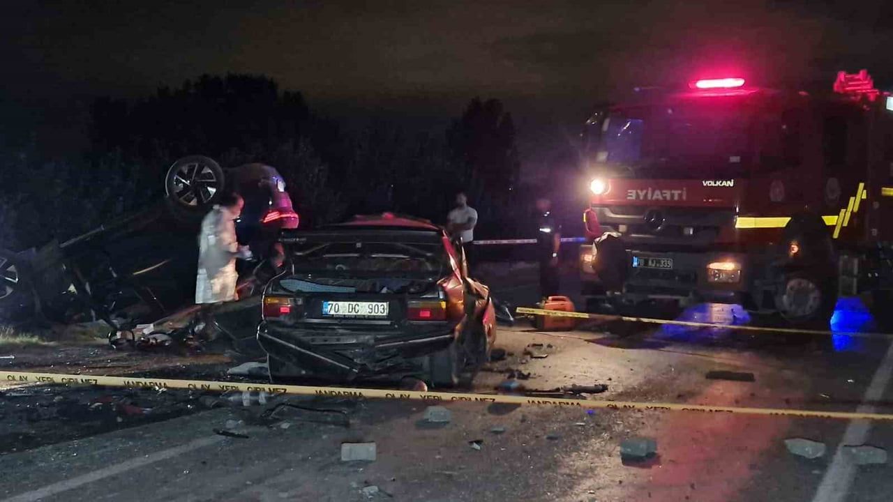 Karaman'da gece yarısı iki otomobilin çarpışması: bir ölü, bir yaralı