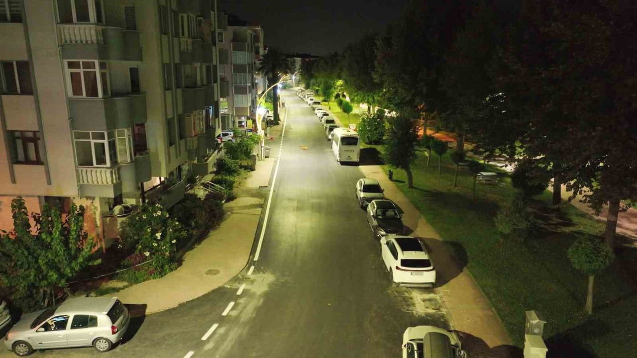 karamürsel plaj yolu caddesinde üstyapı çalışmaları tamamlandı