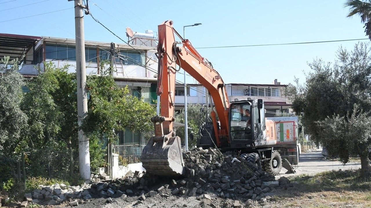 Karaova Atatürk Bulvarı’nda 12 bin metrekarelik kilit parke çalışması başladı