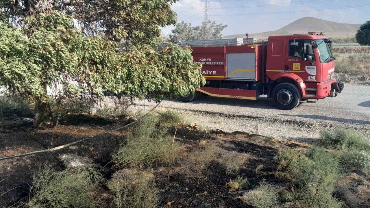 Karapınar'da Acıgöl mevkisinde ot yangını itfaiyenin müdahalesiyle kontrol altına alındı