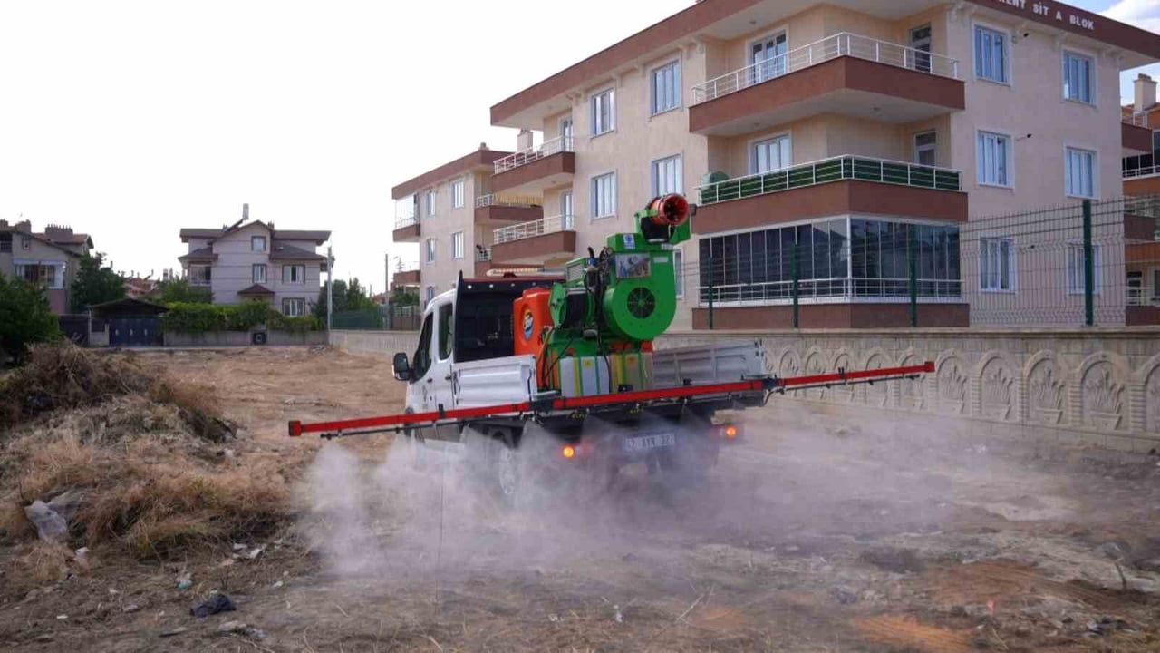 Karatay'da açık alanlara yönelik hava destekli haşere müdahalesi yoğunlaşıyor