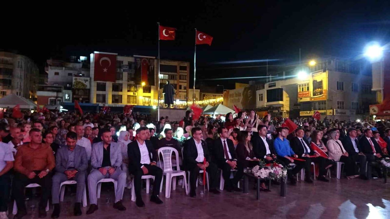Kardeşliğin sesi sahnede: Kilis'te Azerin ve 30 Ağustos coşkusu