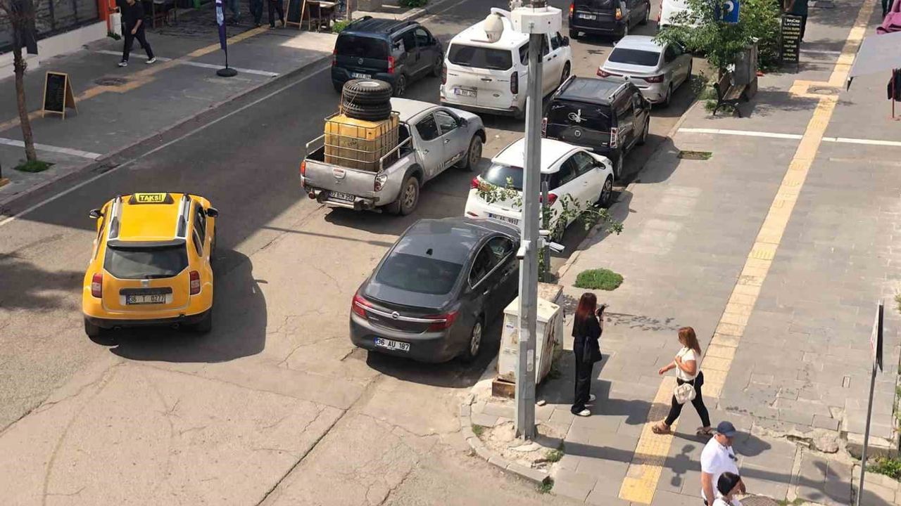 Kars Doğu Anadolu'da araç yoğunluğuyla öne çıktı