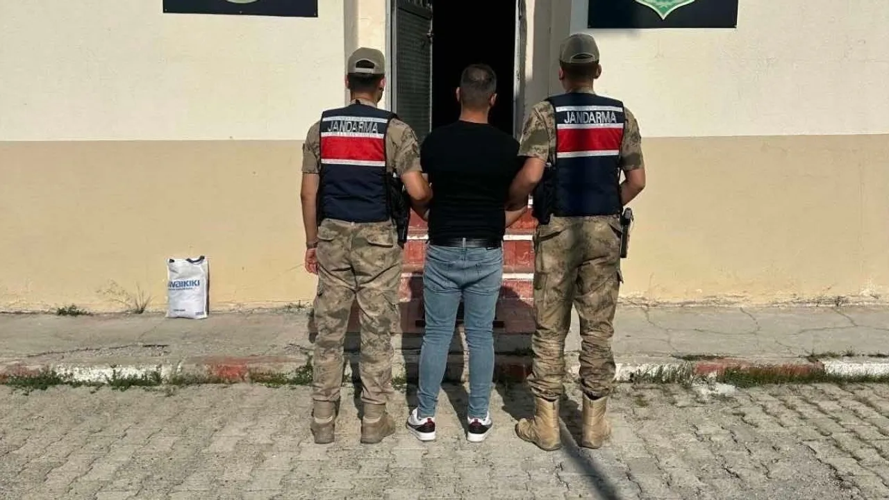 Kars'ta jandarma operasyonuyla 12 yıl 6 ay hapis cezası bulunan hükümlü yakalandı