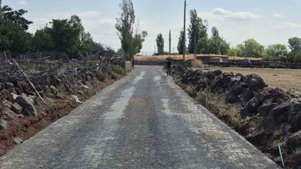 Kars'ta köy yaşamına 168 bin metrekarelik kilit parke yatırımı