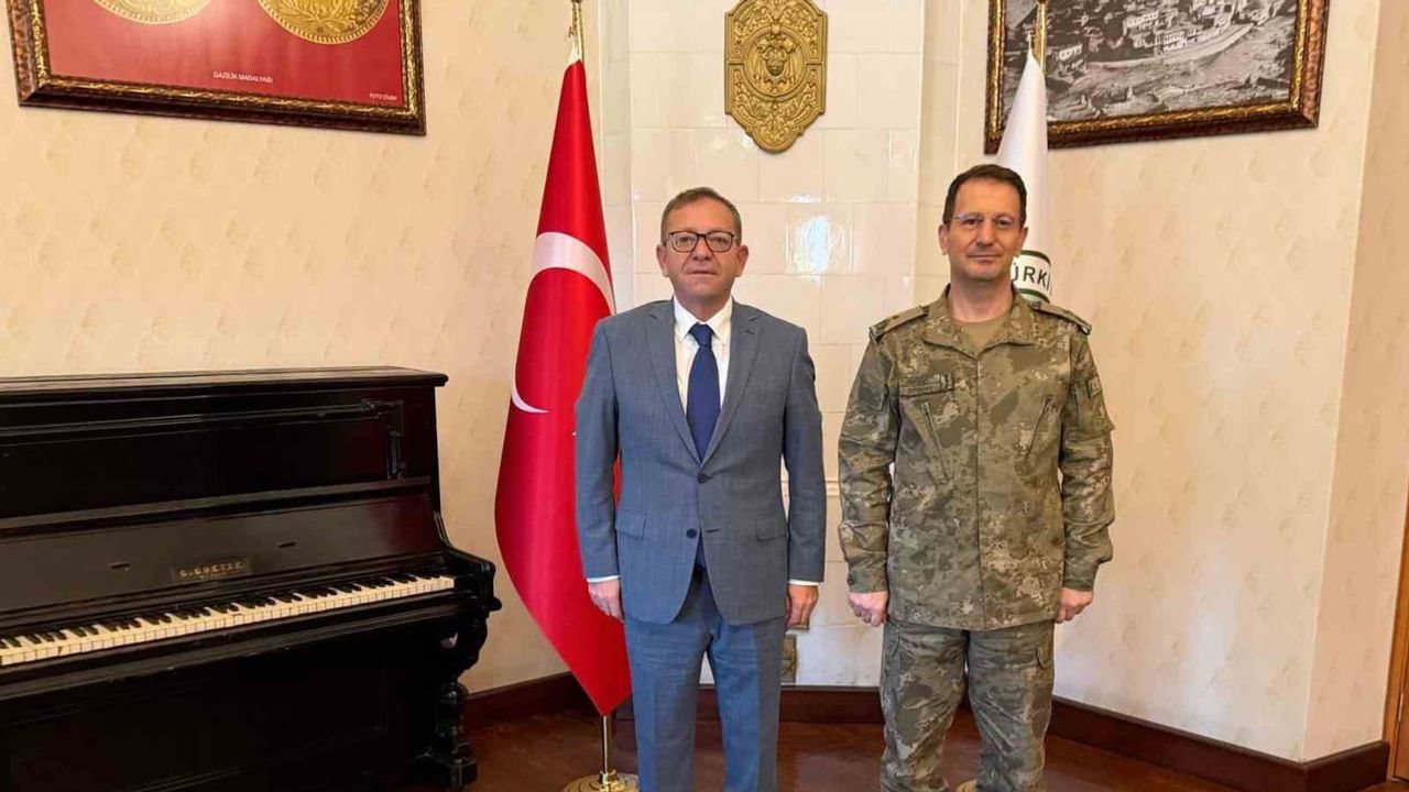 Kars'ta yeni tugay komutanı tuğgeneral Kadir Çelik'in vali Ziya Polat'ı ziyareti
