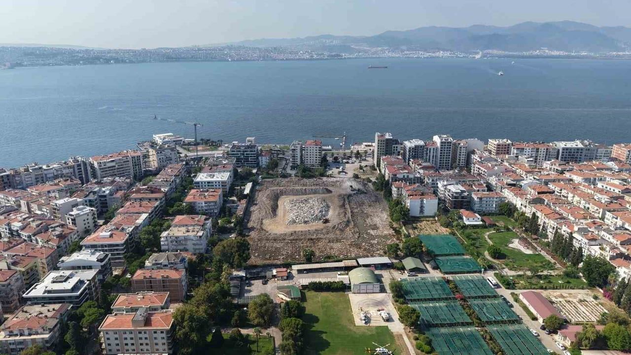 Karşıyaka'dan ortak ses: Zübeyde Hanım Stadyumu siyasi simge olamaz