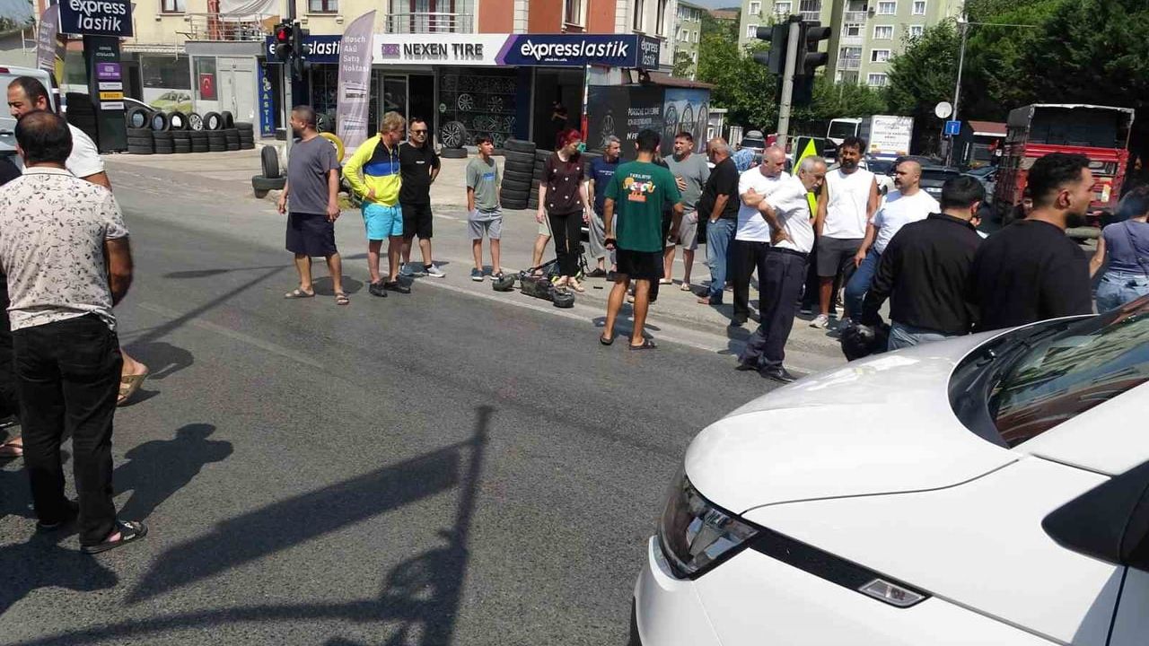 Kartal'da scooter sürücüsüne çarpan minibüs sonrası mahallede güvenlik çağrısı