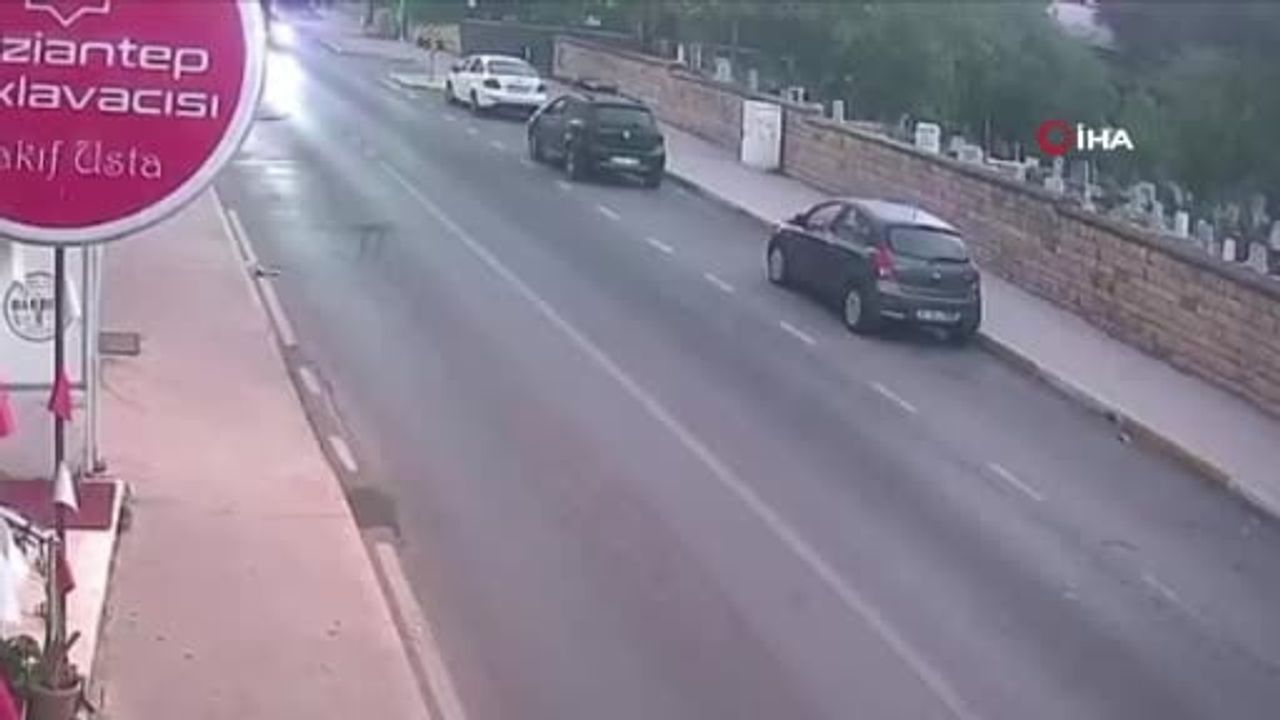 Kartal'da yokuşta kontrolü kaybeden otomobil takla atıp 100 metre sürüklendi