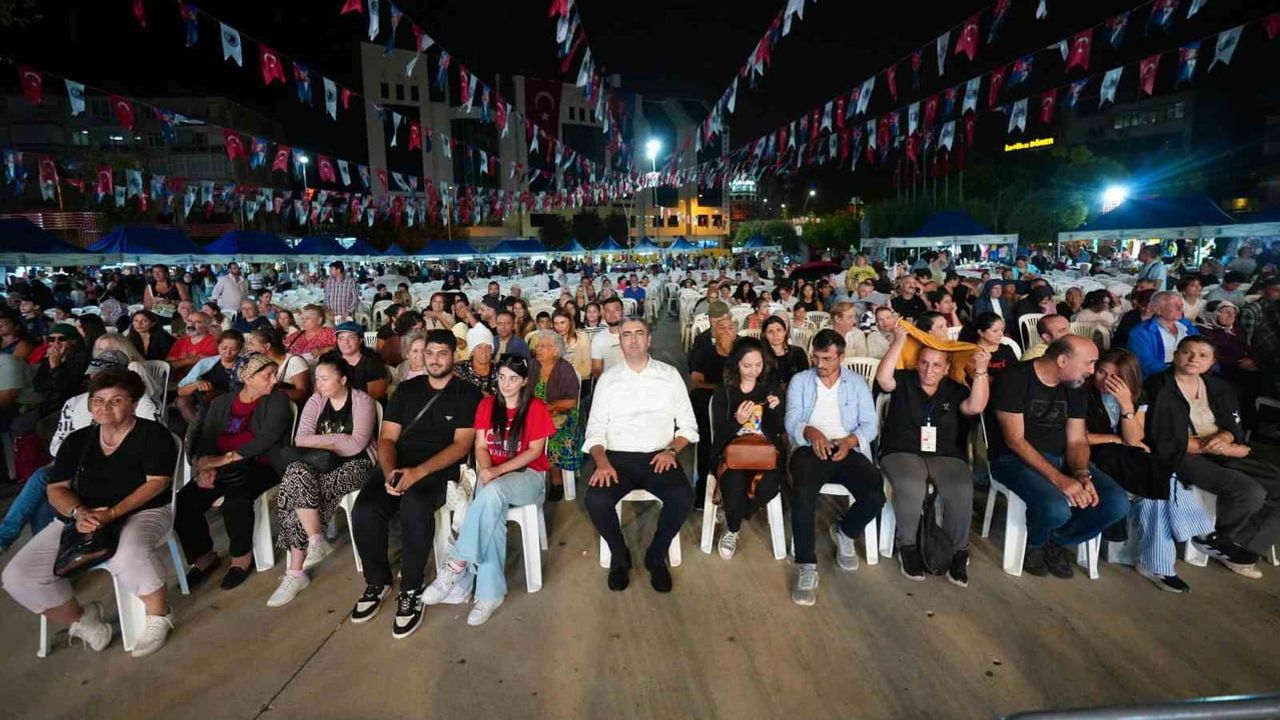 Kartal sokaklarında ritim ve renk: uluslararası halk oyunları festivali başladı