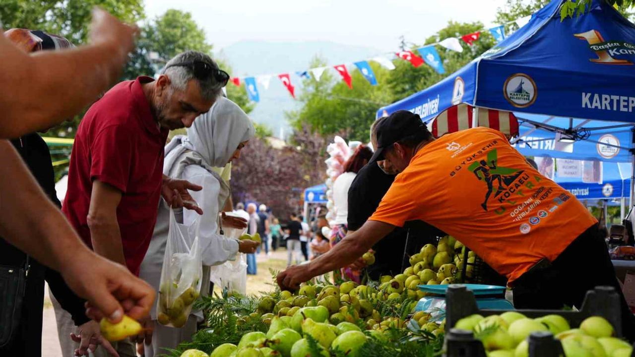 Kartepe’de armut şenliği üreticiyi ve lezzeti öne çıkardı