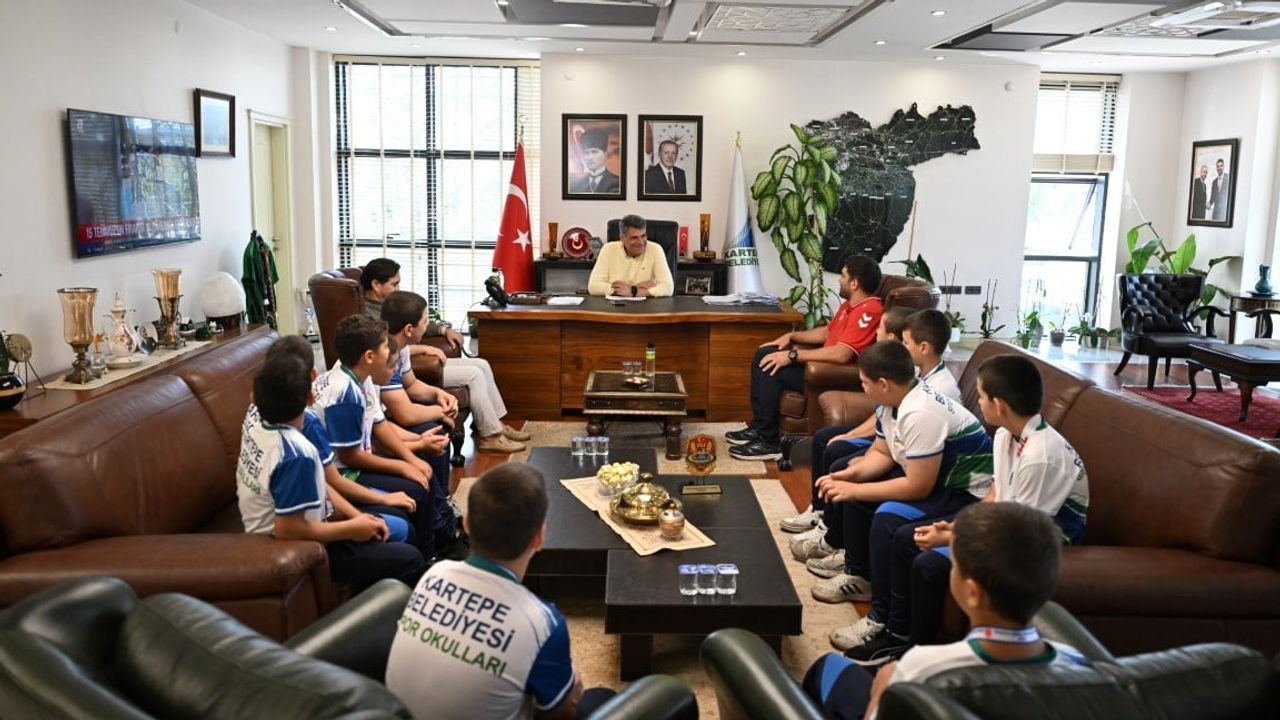 Kartepe'de minik güreşçiler 3 şampiyonlukla kürsüye çıktı