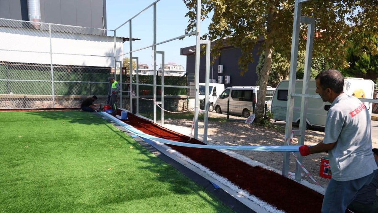 Kartepe'ye yeni mahalle halı sahaları kısa sürede hizmete giriyor