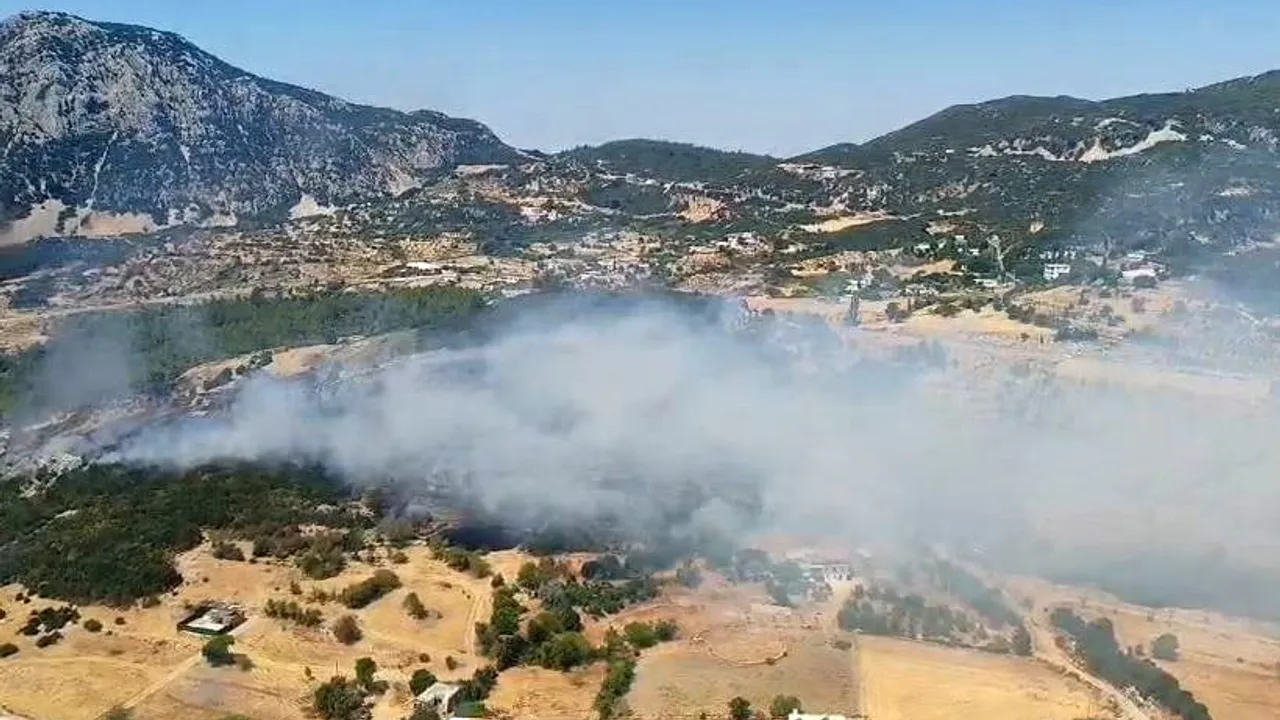 Kaş'ta ekiplerin hızlı müdahalesiyle orman yangını kısa sürede kontrol altına alındı