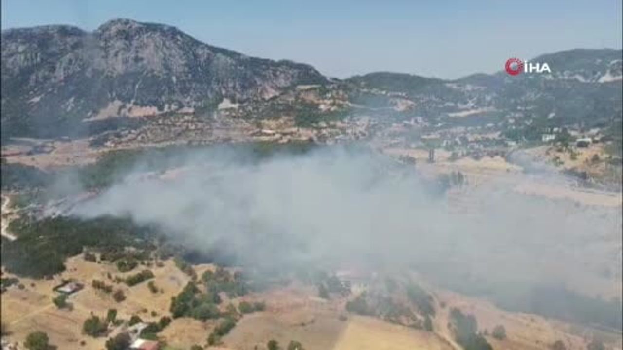Kaş'ta İkizce Mahallesi'nde başlayan orman yangınına yoğun müdahale