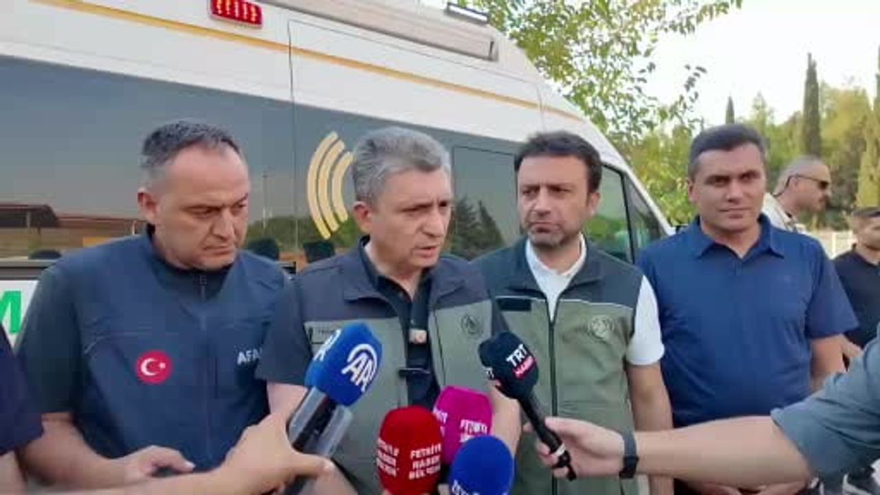 Kaş'ta rüzgarın taşıdığı alevler mahalle güvenliğini öne çıkardı